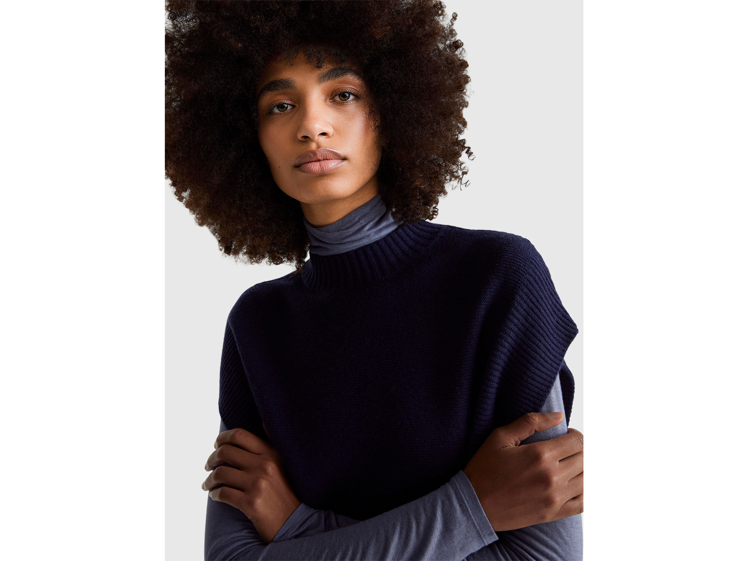 SLEEVELESS SWEATER Mujer image number 4